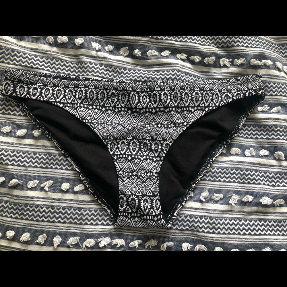 Old navy low-rise bikini bottoms